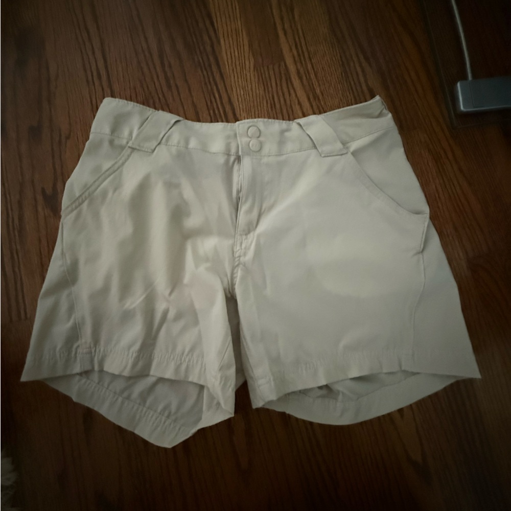 Women's Columbia PFG lightweight Cream Shorts